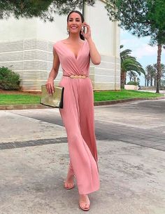 Classy Jumpsuit Outfits Wedding, Casual Wedding Outfit Guest, Peach Jumpsuit, Plus Size Wedding Outfits, Jumpsuit Outfit Ideas, Classy Jumpsuit Outfits, Casual Wedding Outfit, Fancy Jumpsuit