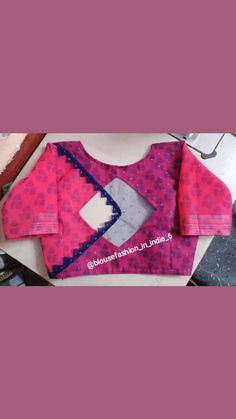 Blouse Degine, Trendy Blouse Patterns, Aari Blouses, Latest Blouse Neck Designs, Lace Blouse Design, Sofa Makeover, Blouses Designs, Belt Blouse