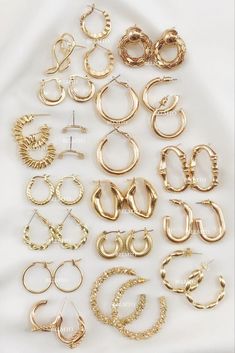 Gold Hoops Earrings, Pinterest Jewelry, Minimal Gold, Jewellery Showroom, Accesories Jewelry, Accessories Style, Dope Jewelry, Hoops Earrings, Jewelry Essentials