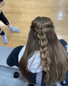 Hair Styles For School Dance, Hairstyles Highschool, Hair Inspo Dark, Hairstyles Dance, Easy Hair Styles, Simple Braids, Braids Easy, Academia Light, Curly Hair Hairstyles