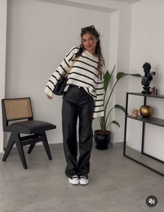 Striped Sweater Outfit, Modele Fitness, Looks Pinterest, Mode Zara, Winter Fashion Outfits Casual, Uni Outfits, Cold Outfits, Teacher Outfits