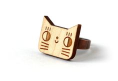 a wooden ring with a cat's face on it