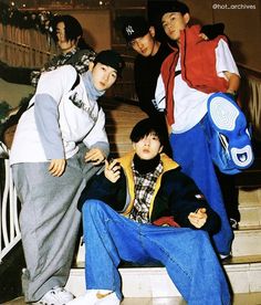 90s Streetwear Japan, 1990s Japanese Fashion, Kpop 90s Aesthetic, 90s Japan Fashion, 90 Hip Hop, Ftm Outfits, 90s Street Style, Fashion Show Themes, Hollaback Girl