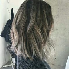 Ash blonde highlights Short Ombre Hair, Hair Color Balayage, Hair Envy, Hair Color Trends, Brown Hair Colors, Blonde Highlights, Ombre Hair