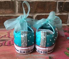 Wedding Custom Converse Low Top Shoes, Turquoise Ombré painted Chucks for Bridal Party, Honeymoon, B Custom Converse Shoes, Fairy Princess Birthday, Converse Design, Reception Shoes, Painted Converse, Turquoise Ombre, Teal Ombre, Wedding Wine Glasses, Wedding Party Flowers