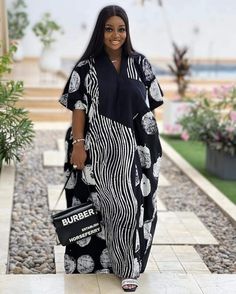 Vintage Simple Dress, Big Gowns For Women, Kampala Styles For Ladies, Bubu Dresses, Bubu Styles, Boubou Styles For Women, Kaftan Styles, Bubu Gown Styles