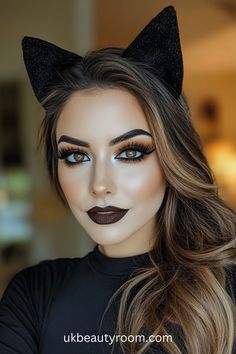 17 Classic Halloween Makeup Looks You Can Easily Recreate Halloween Costumes Makeup Creative, Simple Makeup For Halloween, Creative Halloween Makeup Looks Easy, Vampire Halloween Makeup Pretty, Simple Spooky Makeup, Cool Halloween Makeup Easy, Halloween Makeup Looks Simple, Makeup Halloween Simple, Halloween Makeup Simple