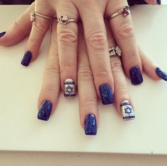 Pin for Later: Celebrate Hanukkah With These Jewish Holiday Nail Art Looks Spectacular Stars Hanukkah Ideas, Wedding Acrylic Nails, Coffin Acrylic Nails, Festive Manicure, Sassy Nails