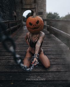 Halloween Creative Photoshoot, Halloween Photoshoot Props, Budoir Photography Halloween, Budoir Sessions Halloween, Spicy Spooky Photoshoot, Photoshoot Halloween Ideas, Halloween Women Photoshoot, Boo-doir Shoot, Halloween Photoshoot Poses