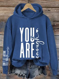 Sweatshirt Ideas, Christmas Gingerbread Man, Cricut Shirts, Hoodie Ideas, Funny T Shirt Sayings, Cute Shirt Designs, Cricut Craft, Graphic Tshirt Design, Vinyl Shirts