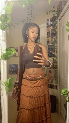 Earth Tone Black Women, Earthy Rnb Aesthetic, 90s Earthy Outfits, Earthy Feminine Style, Lauryn Hill Aesthetic Outfits, Earthy Black Men Aesthetic, Boho Earthy Outfits, Earthy Cardigan