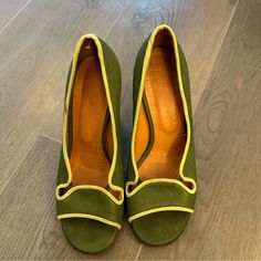 Gorgeous Chie Mihara Green Leather Pumps. Peep Toe Style. Block Heel Style. Right Shoe Has Brown Stain- Zoom Into Photos. Right Heel Has Small Nick On Heel - Zoom Into Photos. Left Shoe On The Sole Has Small Nick But Doesn’t Affect Shoe (Can’t See). Brand: Chie Mihara Color: Green Size: 37 Mihara Shoes, Chie Mihara Shoes, Green Leather, Leather Pumps, Block Heels, Stain, Pumps, Women Shoes, Heels