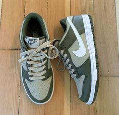 Trendy Shoes Sneakers, Dr Shoes, Nike Shoes Girls, All Nike Shoes, Cute Nike Shoes, Fresh Shoes, Hype Shoes, Shoe Inspo, Cute Nikes