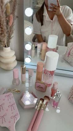 @mwreow Vanity Pics, Pink Lifestyle, Girly Aesthetic, Pink Mirror, Pink Princess, Makeup Essentials, Makeup Vanity, Just Girly Things