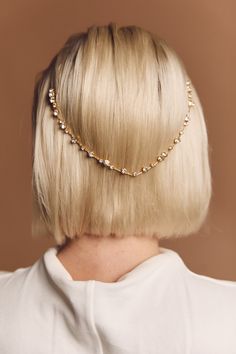 Halo Hair Accessories, Hairstick Hairstyles, Wedding Hair Chain, Hair Chain Jewelry, Disco Wedding, Dream Makeup, Wedding Halo, Choppy Bob Haircuts, Classic Updo