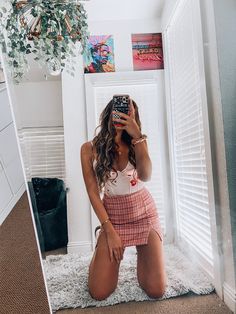 pink top and skirt outfit in mirror Pink Skirt Set Outfit, Corset Summer Outfit, Corset Summer, Pink Summer Outfits, Pink Skirt Set, Skirt Set Outfit, Floral Corset, Pink Skirt, Pink Summer