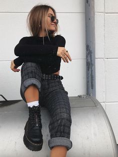 Edgy Woman, Mode Inspo, Edgy Outfits, Outfits Casual, Vintage Streetwear, Mode Vintage, Winter Fashion Outfits