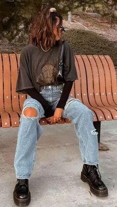 pin focus is doc martens  • How to styles doc martens  • Cute outfit   • Outfit ideas  • Black boot aesthetic   • Everyday outfits  • Fall outfits   • doc martens aesthetic Portret Feminin, Tomboy Style Outfits, Outfit Trends, Stunning Outfits, Causual Outfits, Tomboy Fashion, 가을 패션