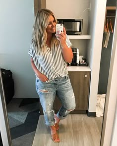 Summer Outfits Women 30s Midsize, Curvy Style 2023, Plus Size Casual Outfits For Work, Easy Summer Outfits Casual Plus Size, Tom Girl Outfits, Tom Girl, Plus Size Summer Casual, Mom Jeans Outfit, Girl Jeans