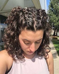 This article will showcases different and eccentric braided hairstyles for you to try and achieve. Curly Hair Ideas, Curly Hair Braids, Curly Hair Inspo, Cute Curly Hairstyles, Curly Hair Styles Easy, Peinados Fáciles Para Cabello Corto, Hairdos For Curly Hair, Curly Hair Inspiration, Curly Girl Hairstyles