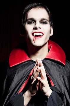 Mens Vampire Makeup, Nem Halloween Makeup, Dracula Makeup, Vampire Makeup Halloween, Dracula Costume, Halloween Makeup Sugar Skull, Devil Makeup, Vampire Makeup, Halloween Makeup Diy