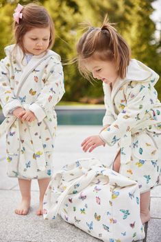 Get super cozy! Made with our ultra soft velour cotton terry and printed with our Madame Butterfly motif, your little one will want to play, eat and sleep in this robe. We designed sweatshirt-style pockets into this robe to keep little hands warm (or to store their favorite things!), giving it that extra something special. Made with 100% GOTS certified organic cotton, OEKO-TEX certified Printed cotton terry children’s robe with white bias trim and sweatshirt-style side pockets. Available in sizes 1-2 years, 3-4 years, 5-6 years and 7-8 years. 100% consciously crafted in Portugal. Monogram option coming shortly. Please email Hello@timoandviolet.com with your request. Neutral Baby Nursery, Gender Neutral Baby Nursery, Madame Butterfly, Butterfly Motif, Sweatshirt Style, Nursery Gift, Neutral Baby, Cool Baby Stuff, Getting Cozy