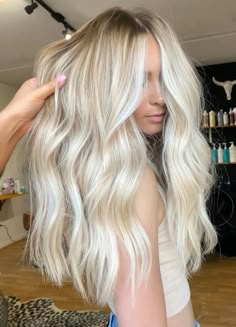 Wedding Hair Color Blonde, Bright Fall Blonde, Blonde Spring Hair Color, Summer Blonde 2023, Bright Blonde Full Highlights, Bright Blonde Hair With Shadow Root And Money Piece, Full Head Blonde Highlights With Money Piece, Bright Summer Blonde Hair, Bright Blonde Highlights On Blonde Hair