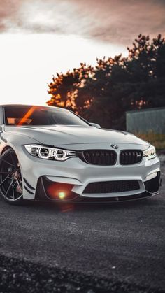 a white car is parked on the street