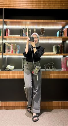 Kulot Outfit Hijab, Outfit Celana Kulot, Kulot Outfit, Outfit Kulot, Pengantin Modern, Style Hijab Casual, Hijab Jeans, Ootd Jeans