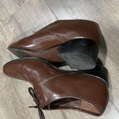 Brown leather Italian dress shoes #dressshoes Italian Dress, Mens Oxfords, Brown Leather, Dress Shoes, Oxford, Leather