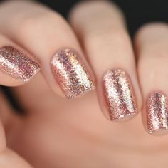 Gold Holographic Nails, Juliette Rose, Rose Gold Nail Polish, Nail Art Noel, Metallic Nail Polish, Gold Nail Polish, Manicure Gel, Holographic Nail Polish