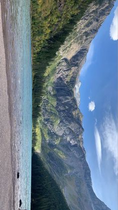 an image of the side of a mountain that looks like it has been cut off