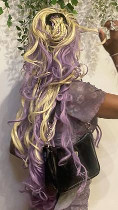 Different Colored Braids For Black Women, Cute Braid Colors, Dark Purple Box Braids, Purple And Blonde Braids, Light Purple Braids, Braid Hair Colors For Black Women, Hair Beads Hairstyles, Colored Braids For Black Women, Braids Color Ideas