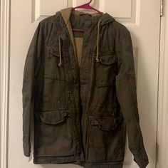 Thick Winter American Eagle Coat - Never Worn Winter Jackets Aesthetic, Funky Trinkets, Cutesy Style, Kimono Swim Cover Up, Downtown Core, Thick Jacket, Olive Green Shorts, Mens Casual Dress Outfits