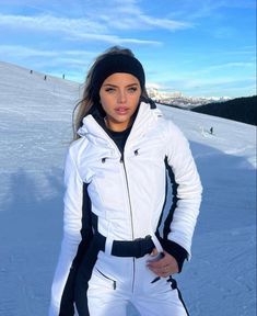 Snowsuit Women, Snow Outfits For Women, Ski Aesthetic, Ski Jumpsuit, Luxury Lifestyle Girly, Snowboarding Style, Women Ski, Sporty Looks