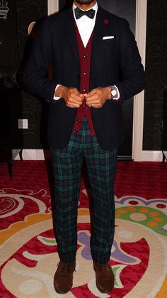 Mens Christmas Fashion, Preppy Brother, Men Church Outfit, Tartan Suit, Mens Suit Style, Tartan Trousers, Style Anglais, Tartan Pants, Classic Clothing