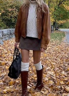 Cool School Outfits, Gilmore Girls Outfits, Cool School, Elegance Dress, Preppy Fall Outfits, Outfits Simple, Autumn Look, Quoi Porter, Downtown Outfits