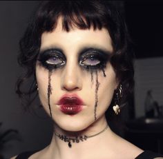 Plague Doctor Makeup Women, Vampire Makeup Inspiration, Ghost Inspired Makeup, Posessed Makeup, Creepy Makeup Looks Easy, Scary Eye Makeup, Insane Makeup Looks, Fake Tears Makeup, Gothic Fairy Makeup