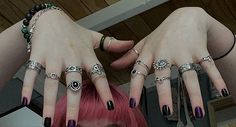 How To Wear Multiple Rings On Both Hands, Hand Rings Aesthetic, Layered Rings Aesthetic, Ring Hands Aesthetic, Aesthetic Grunge Jewelry, Soft Grunge Nails Aesthetic, Styling Rings Multiple, Multiple Rings On Hand How To Wear