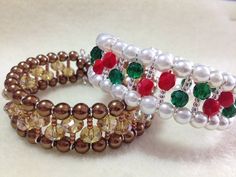 (Tutorial) Opulent Christmas Bracelet (Video 111) Bracelet Video, Xmas Jewelry, Beaded Memory Wire Bracelets, Beaded Memory Wire, Wire Bracelets, Bracelet Kits, Wire Bangles, Christmas Bracelet