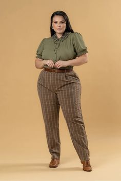 Plus Size Retro Fashion, British Lady, Academic Aesthetic, Librarian Chic, Plus Zise, Fashion Everyday, Bollywood Dance, Teacher Outfit, Office Attire