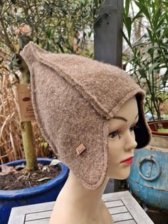 This hat is made from 100% virgin wool from Faroe sheep Wool walk on the outside, warmly lined with cotton fleece on the inside. one size pure natural product! Skull Cap Beanie, Cotton Fleece, Hat Making, Sheep Wool, Skull Cap, Walk On, Sheep, Caps Hats, Accessories Hats