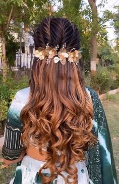 International Hairstyles, Kankotri Decoration, Medium Long Hairstyle, Wedding Bridal Makeup, Curled Hairstyles For Medium Hair, Party Hairstyle, Easy Bun Hairstyles For Long Hair, Curly Hair Style