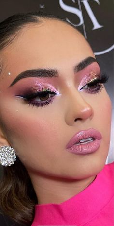 Drag Bar Outfit, Gno Outfit Spring Night, Glam Summer Nails, Rebelde Nails, Blue And Pink Makeup Looks, Barbie Eyeshadow Looks, Pink Glitter Makeup Looks, Social Glam Makeup, Make Up Barbie