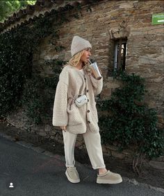 Uggs Tasman, Amsterdam Outfit, Uggs Outfits, Thanksgiving Outfit Ideas, Cute Thanksgiving Outfits, Classy Winter Outfits, Thanksgiving Outfits, Skandinavian Fashion, Winter Fashion Outfits Casual