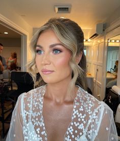 Bridal Makeup On Blondes, Bridal Blush Makeup, Bridesmaid Makeup Fair Skin Blue Eyes, Bridal Hair And Make Up, Romantic Bridal Makeup For Blue Eyes, Green Eyes Blonde Hair Makeup, Light Bride Makeup, Bridal Makeup Red Head, Bridesmaid Makeup Freckles