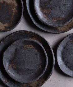 Wabi Sabi Ceramics, Wabi Sabi Style, Stoneware Dinnerware Sets, Stoneware Dinnerware, Large Plates, Black Plates, Japanese Ceramics, Small Plates, Ceramic Plates