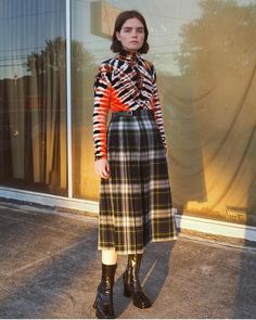 Clothes For Interview, Winter Interview Outfit, What To Wear To An Interview, Pleated Plaid Skirt, Looks Street Style, Woman Fashion, Ladies Tops Fashion, Womens Fashion Trends