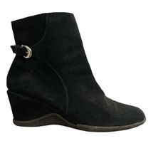 Upgrade your shoe collection with these stylish Etienne Aigner "Ernie" ankle boots. Crafted with a premium leather upper and a unique inside fabric lining, these boots are both fashionable and comfortable. The branded hardware adds a touch of sophistication, making them a versatile addition to any outfit. *Size: 9M *Color: Black *Material: Leather upper with a patterned fabric lining *Features: *Side zipper for easy on and off *Branded hardware detail *Condition: *Some wear/peeling inside of the Womens Booties, Booties Ankle Boots, Etienne Aigner, Patterned Fabric, Boot Shoes Women, Shoe Collection, Bootie Boots, Leather Upper, Ankle Boots