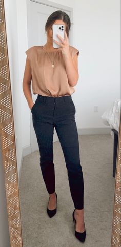 Proper Business Attire Women, Women’s Casual Business Attire, Business Casual Doctor, Business Casual Outfits Simple, Casual Work Outfits Office Wear, Management Consultant Outfit, Cute Business Professional